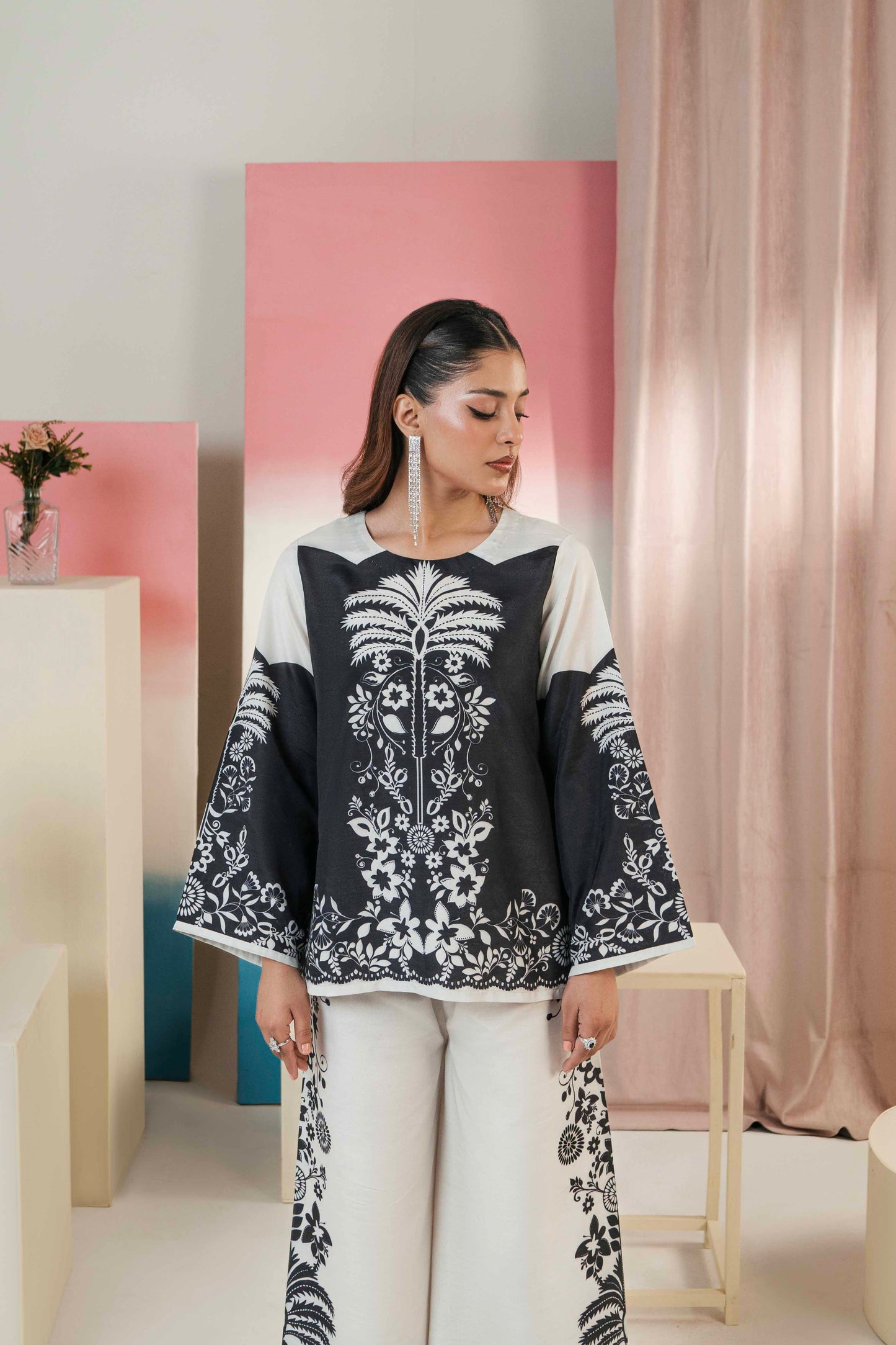 Soft and comfortable embroidered ladies outfit