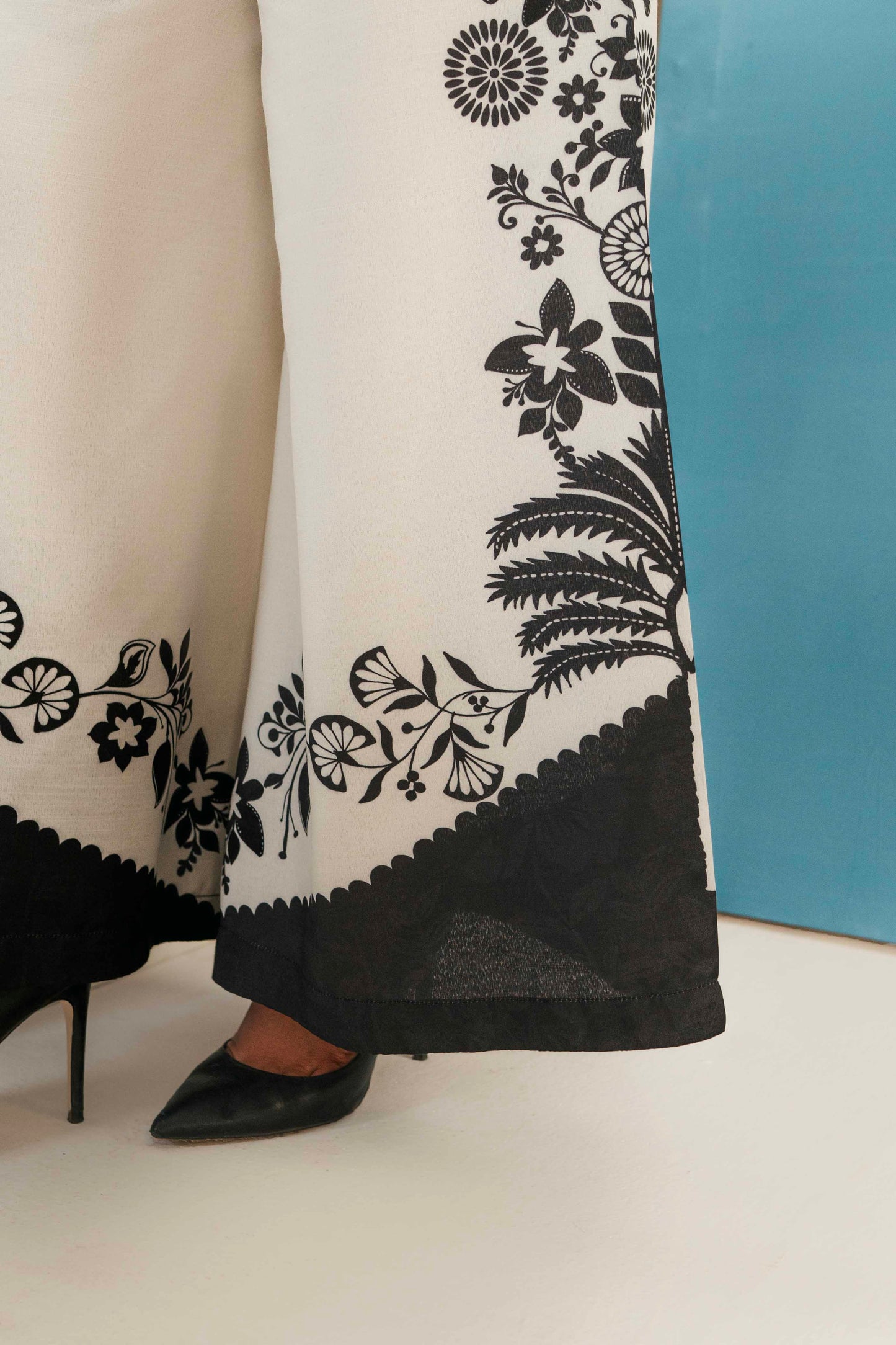 Soft and comfortable embroidered ladies outfit